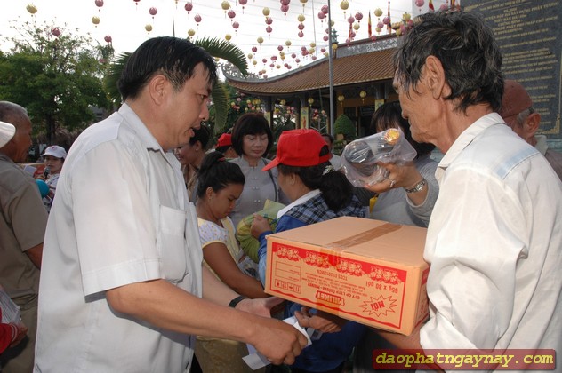Bình Dương: Chào mừng Đại Lễ Phật Đản PL 2557 và khai hạ an cư