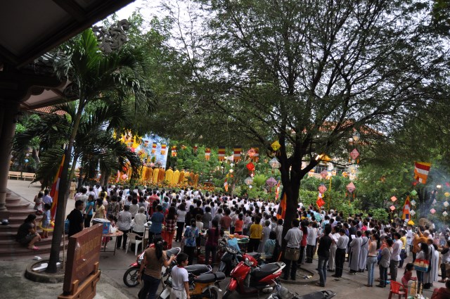 TP. HCM: Thiền viện Vạn Hạnh tổ chức lẽ mừng Phật Đản PL 2557