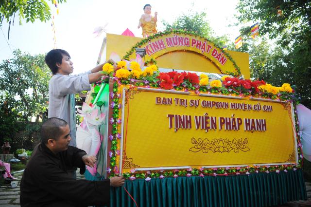 TP.HCM: Củ Chi diễu hành xe hoa đón mừng Phật đản