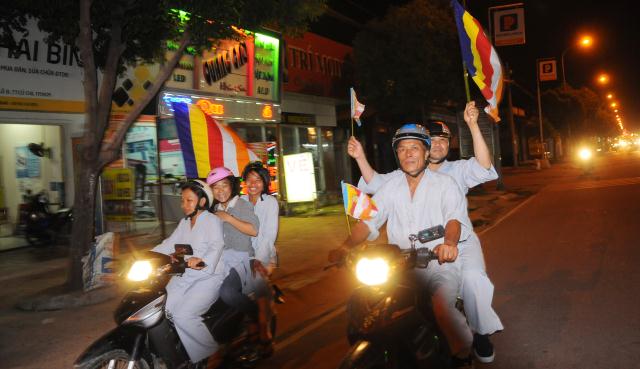 TP.HCM: Củ Chi diễu hành xe hoa đón mừng Phật đản
