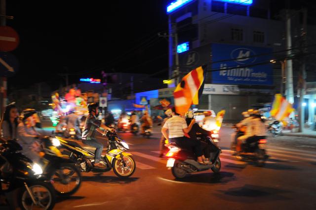 TP.HCM: Củ Chi diễu hành xe hoa đón mừng Phật đản