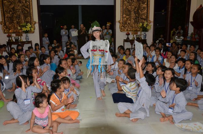 Tiền Giang: Đêm biểu diễn thời trang và văn nghệ tại khóa tu “Vươn tới những ước mơ”
