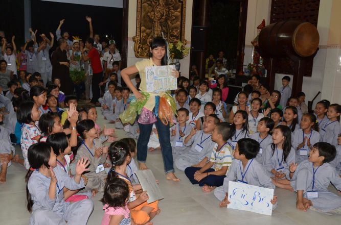 Tiền Giang: Đêm biểu diễn thời trang và văn nghệ tại khóa tu “Vươn tới những ước mơ”