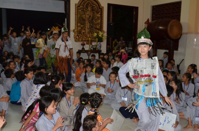 Tiền Giang: Đêm biểu diễn thời trang và văn nghệ tại khóa tu “Vươn tới những ước mơ”