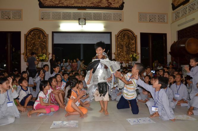 Tiền Giang: Đêm biểu diễn thời trang và văn nghệ tại khóa tu “Vươn tới những ước mơ”