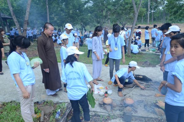 Buôn Mê: Bửa cơm yêu thương tại khóa tu Thiện Tài Đồng Tử