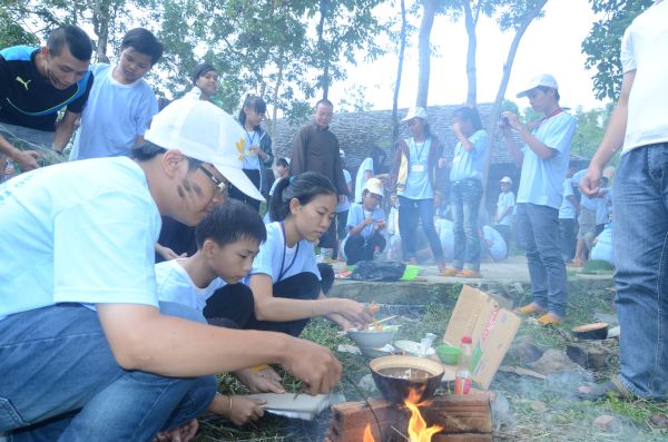 Buôn Mê: Bửa cơm yêu thương tại khóa tu Thiện Tài Đồng Tử