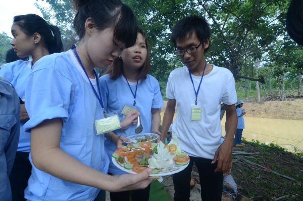Buôn Mê: Bửa cơm yêu thương tại khóa tu Thiện Tài Đồng Tử