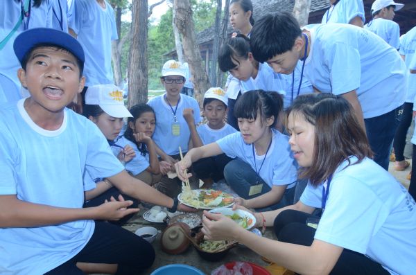 Buôn Mê: Bửa cơm yêu thương tại khóa tu Thiện Tài Đồng Tử