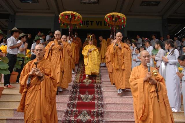 Các phái đoàn viếng ĐLHT. Thích Từ Nhơn chiều tối ngày thứ ba 28/04