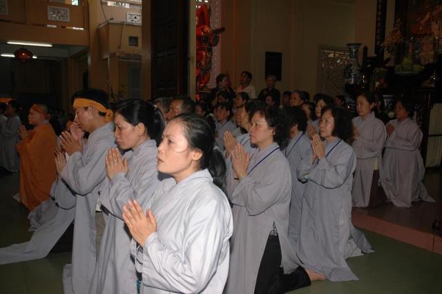 Các phái đoàn viếng ĐLHT. Thích Từ Nhơn chiều tối ngày thứ ba 28/04