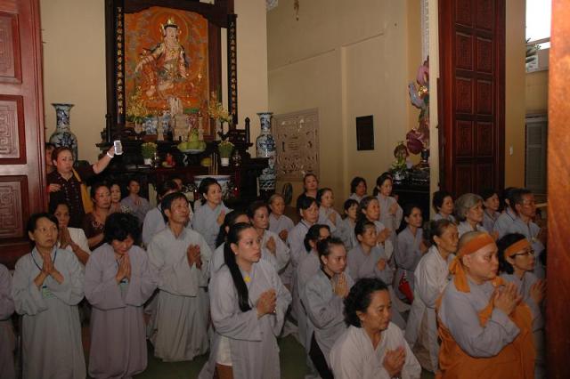 Các phái đoàn viếng ĐLHT. Thích Từ Nhơn chiều tối ngày thứ ba 28/04