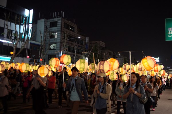 Hàn Quốc: Hoa Đăng diễu hành mừng Phật đản