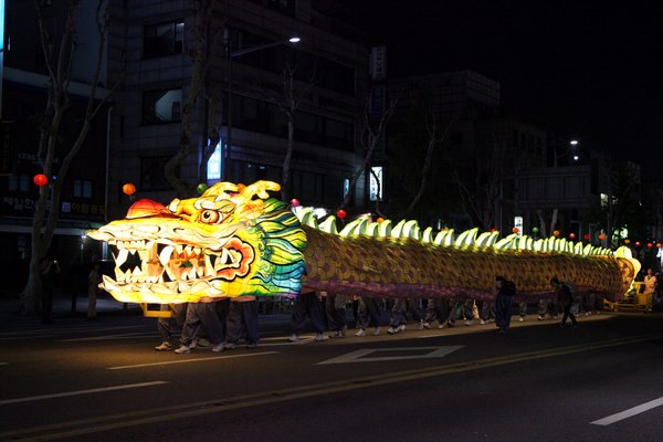 Hàn Quốc: Hoa Đăng diễu hành mừng Phật đản