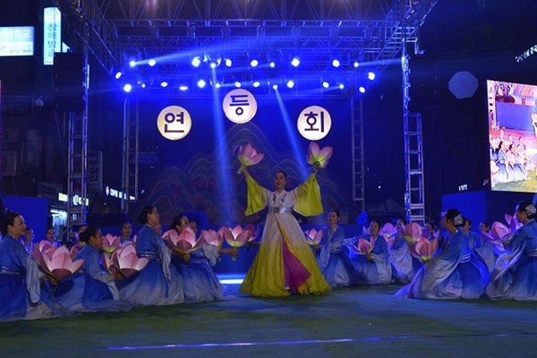 Hàn Quốc: Hoa Đăng diễu hành mừng Phật đản