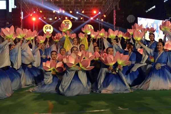 Hàn Quốc: Hoa Đăng diễu hành mừng Phật đản