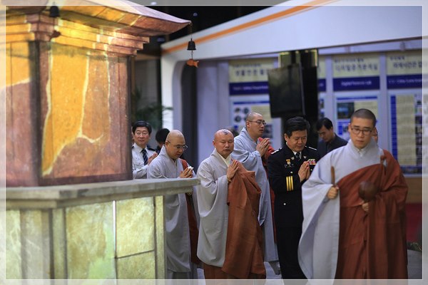 Hàn Quốc : Chùa Phụng Ân sinh hoạt Lễ Phật Đản