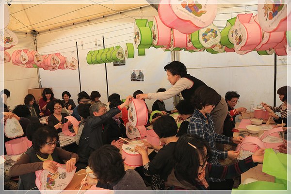 Hàn Quốc : Chùa Phụng Ân sinh hoạt Lễ Phật Đản