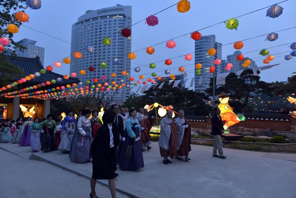Hàn Quốc : Chùa Phụng Ân sinh hoạt Lễ Phật Đản