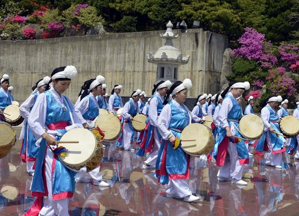 Hàn Quốc : Chùa Phụng Ân sinh hoạt Lễ Phật Đản