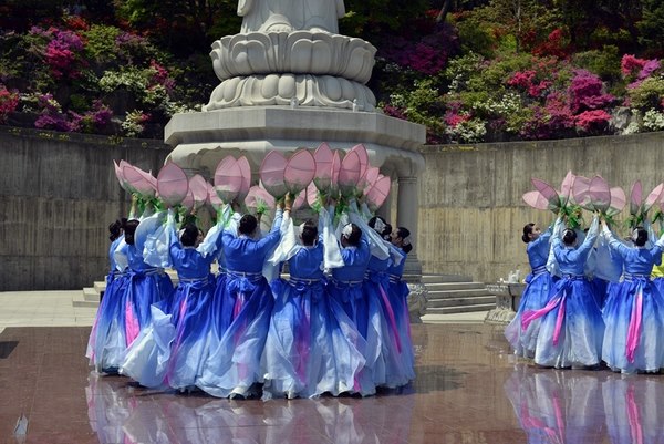 Hàn Quốc : Chùa Phụng Ân sinh hoạt Lễ Phật Đản