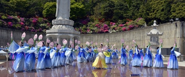 Hàn Quốc : Chùa Phụng Ân sinh hoạt Lễ Phật Đản