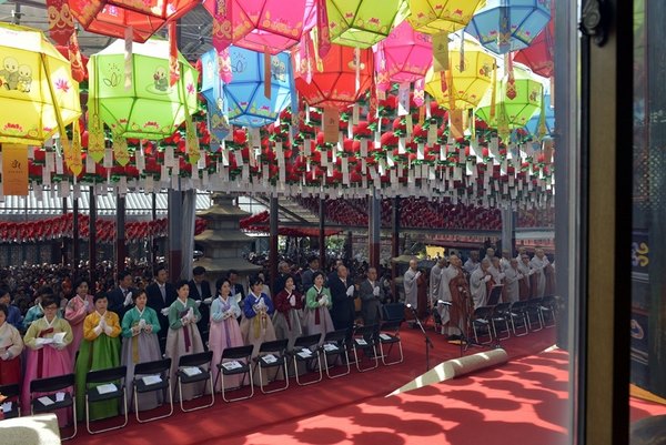 Hàn Quốc : Chùa Phụng Ân sinh hoạt Lễ Phật Đản