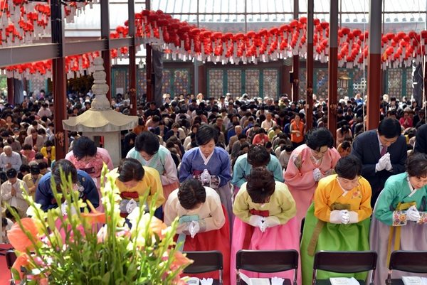 Hàn Quốc : Chùa Phụng Ân sinh hoạt Lễ Phật Đản