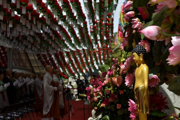 Hàn Quốc : Chùa Phụng Ân sinh hoạt Lễ Phật Đản