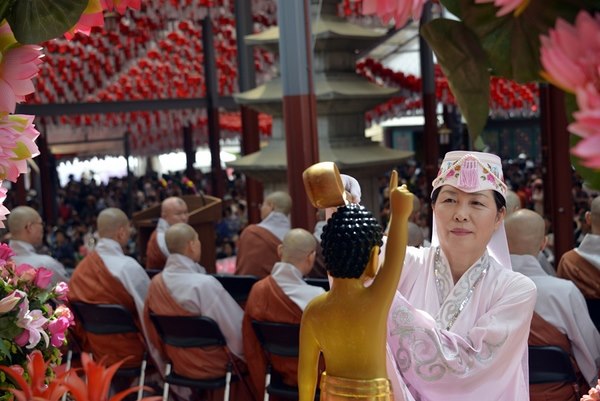 Hàn Quốc : Chùa Phụng Ân sinh hoạt Lễ Phật Đản