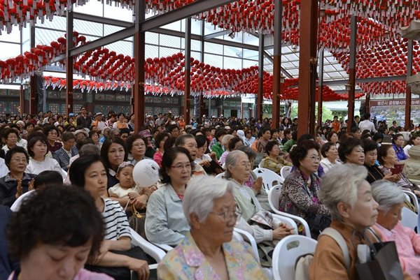 Hàn Quốc : Chùa Phụng Ân sinh hoạt Lễ Phật Đản