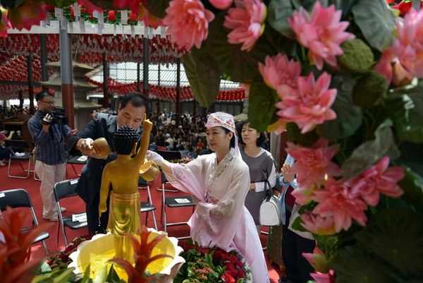 Hàn Quốc : Chùa Phụng Ân sinh hoạt Lễ Phật Đản