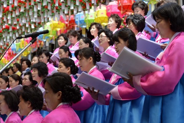 Hàn Quốc : Chùa Phụng Ân sinh hoạt Lễ Phật Đản