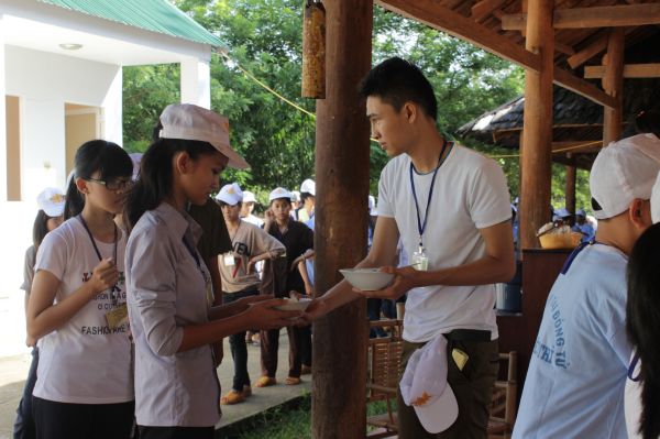 Buôn Mê: Thương màu áo trắng của Thiện Tài Đồng Tử