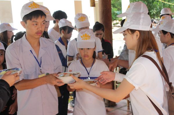 Buôn Mê: Thương màu áo trắng của Thiện Tài Đồng Tử