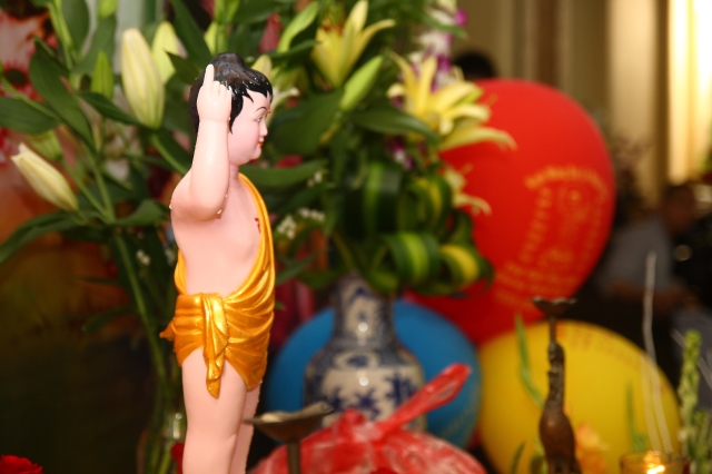Chùm ảnh: Lễ tắm Phật tại chùa Giác Ngộ