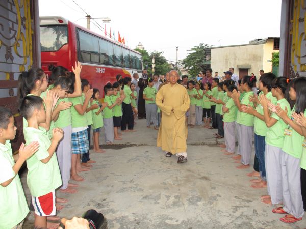 Hà Nội: Đêm tri ân và điều con muốn nói – Khóa tu tại chùa Nam Dư Thượng