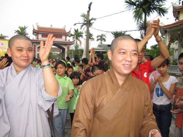 Hà Nội: Đêm tri ân và điều con muốn nói – Khóa tu tại chùa Nam Dư Thượng