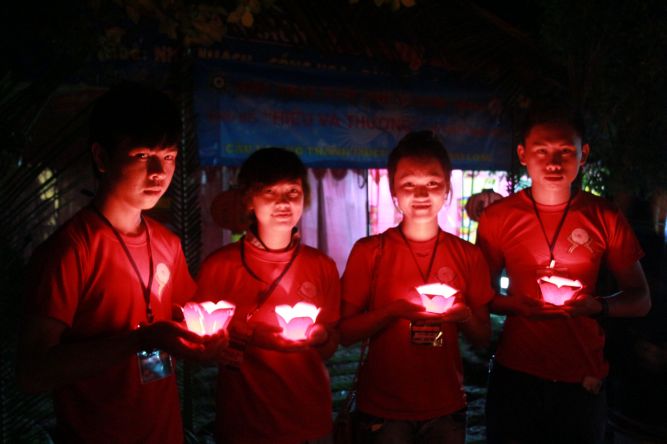 Đồng Tháp: Hội trại hiểu và thương - Ấn tượng đêm thắp nến nguyện cầu