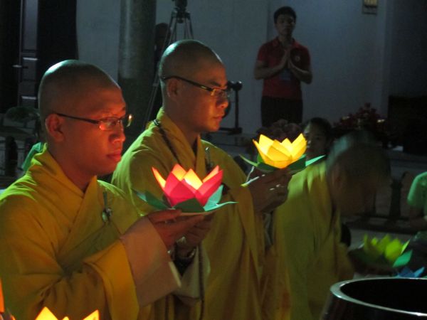 Hà Nội: Đêm tri ân và điều con muốn nói – Khóa tu tại chùa Nam Dư Thượng