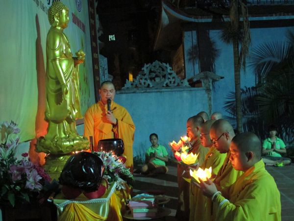 Hà Nội: Đêm tri ân và điều con muốn nói – Khóa tu tại chùa Nam Dư Thượng