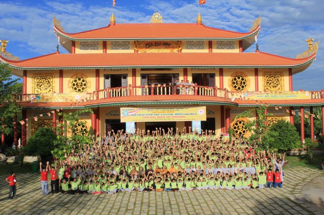 Đồng Tháp: Nghệ thuật tô tượng Phật tại hội trại Hiểu và Thương