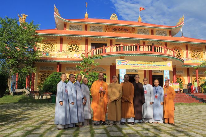 Đồng Tháp: Nghệ thuật tô tượng Phật tại hội trại Hiểu và Thương