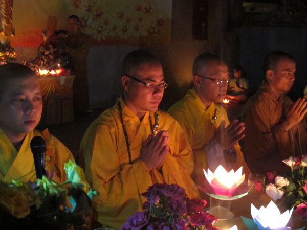 Hà Nội: Đêm tri ân và điều con muốn nói – Khóa tu tại chùa Nam Dư Thượng