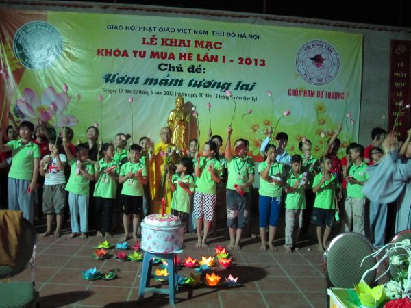 Hà Nội: Đêm tri ân và điều con muốn nói – Khóa tu tại chùa Nam Dư Thượng