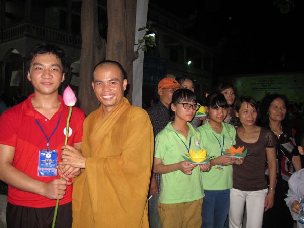 Hà Nội: Đêm tri ân và điều con muốn nói – Khóa tu tại chùa Nam Dư Thượng