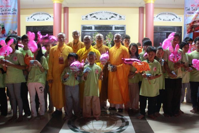 Đồng Tháp: Hội trại hiểu và thương - Ấn tượng đêm thắp nến nguyện cầu