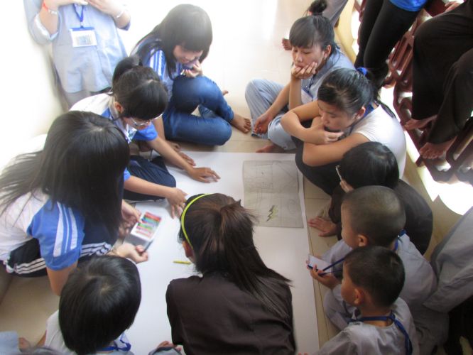 Tiền Giang: Cuộc thi tự họa về gia đình yêu thương tại khóa tu “Vươn tới những ước mơ”