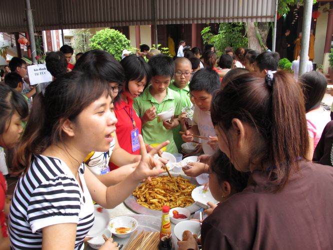 Hà Nội: Có một phiên chợ vui tươi tại chùa Nam Dư Thượng