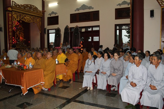 Ban Hoằng Pháp TW thăm trường hạ Gia Lai, tặng quà đồng bào dân tộc